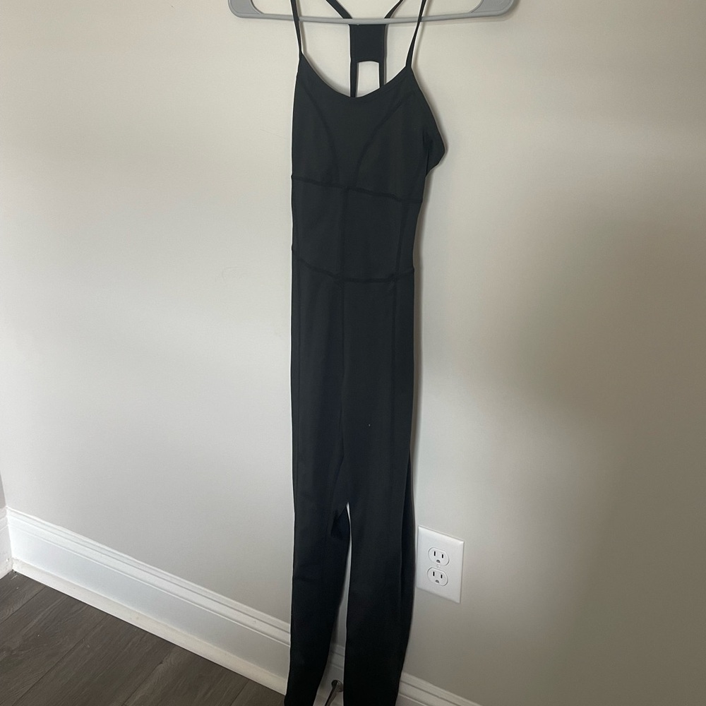 BLACK WORKOUT JUMPSUIT